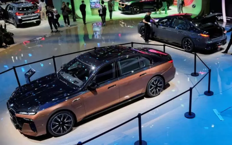 Шанхай 2023 автокөрмесінің экспонаттары. BMW 7 сериясы Шанхай 2023 автокөрмесінде