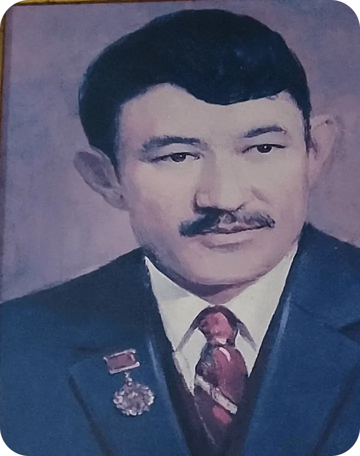 Шәмші Қалдаяқов портреті. Фото Сарыағаш курортында жасалған